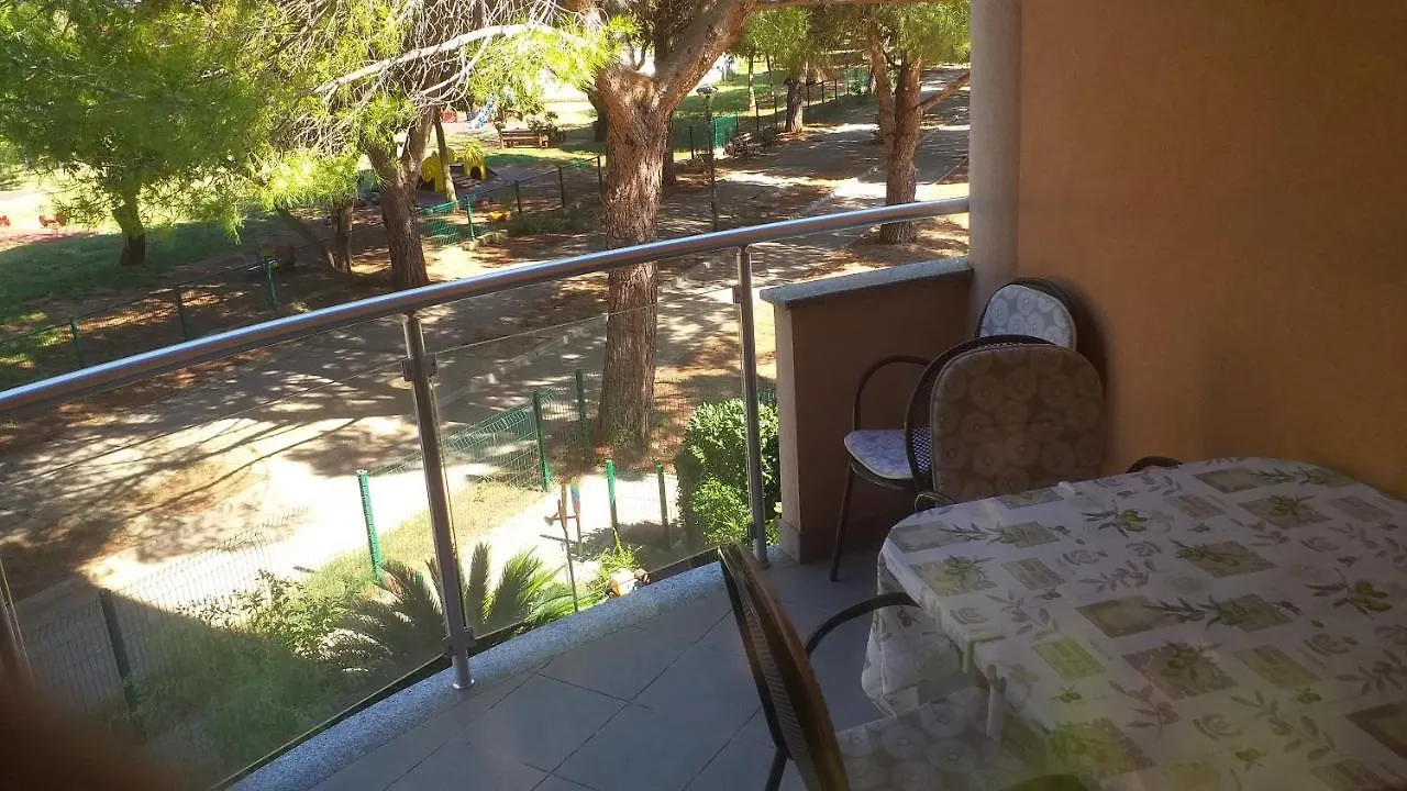 Apart Centar Umag Edda Joakima Rakovca 7 E 52470-Umag