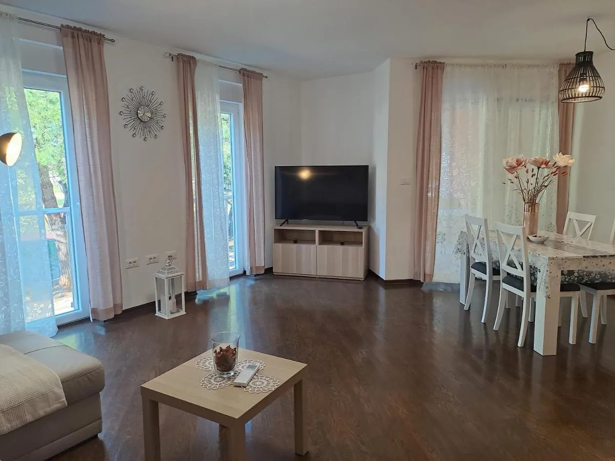 Apart Centar Umag Edda Joakima Rakovca 7 E 52470-Umag