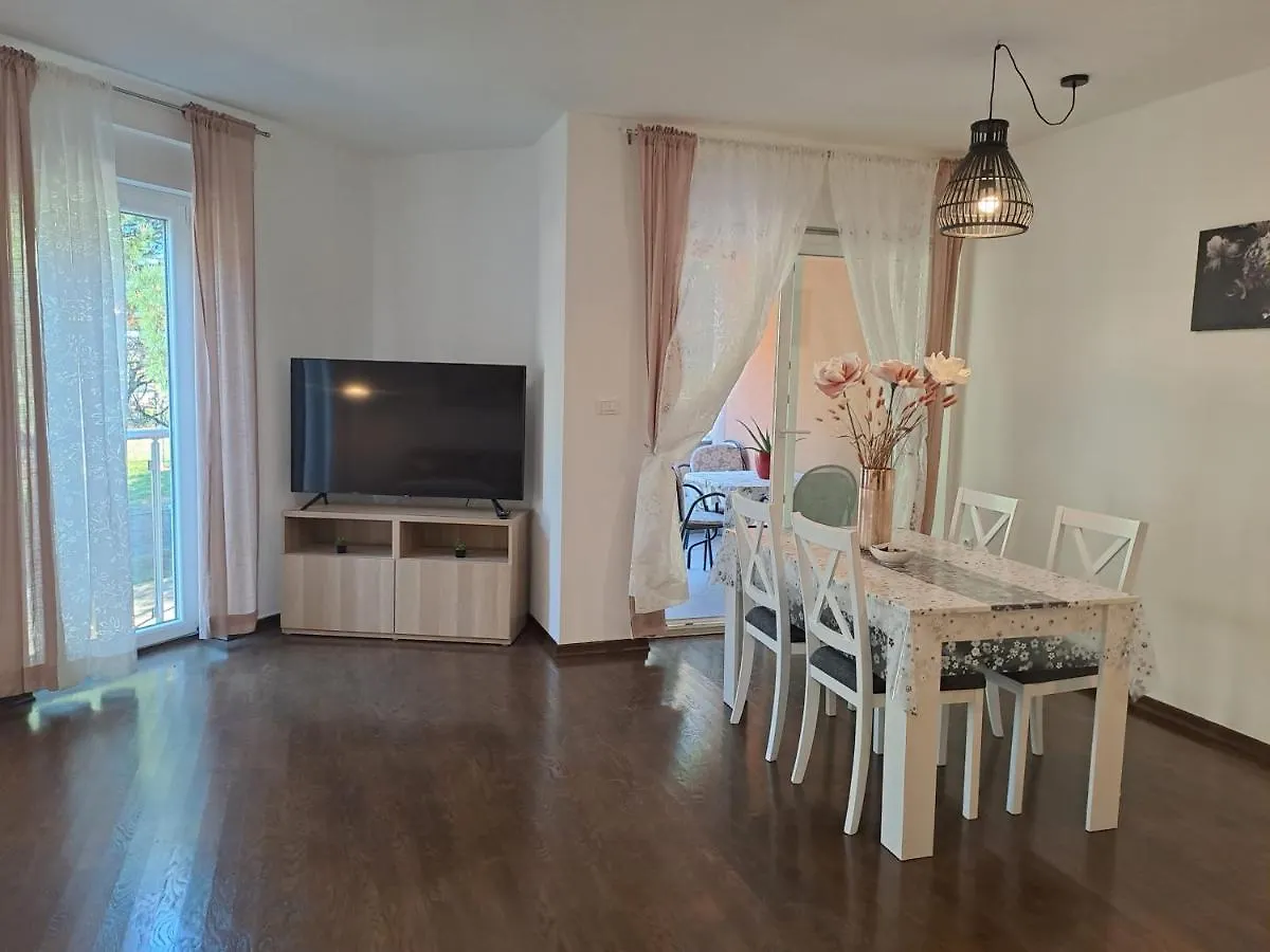 Apart Centar Umag Edda Joakima Rakovca 7 E 52470-Умаг