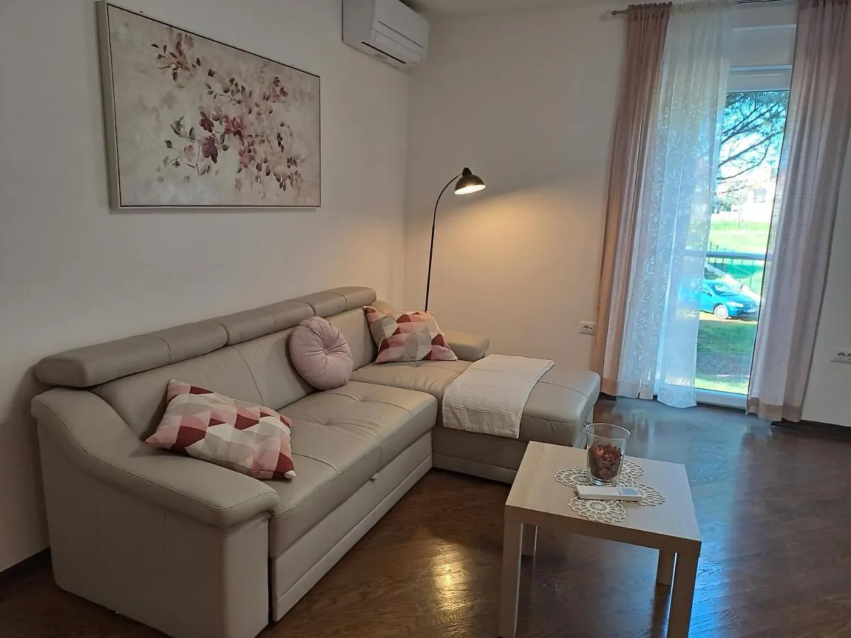 Apart Centar Umag Edda Joakima Rakovca 7 E 52470-Умаг