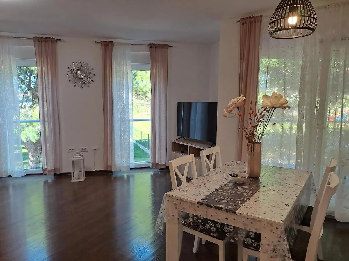 Апартаменты Apart Centar Umag Edda Joakima Rakovca 7 E 52470-Умаг